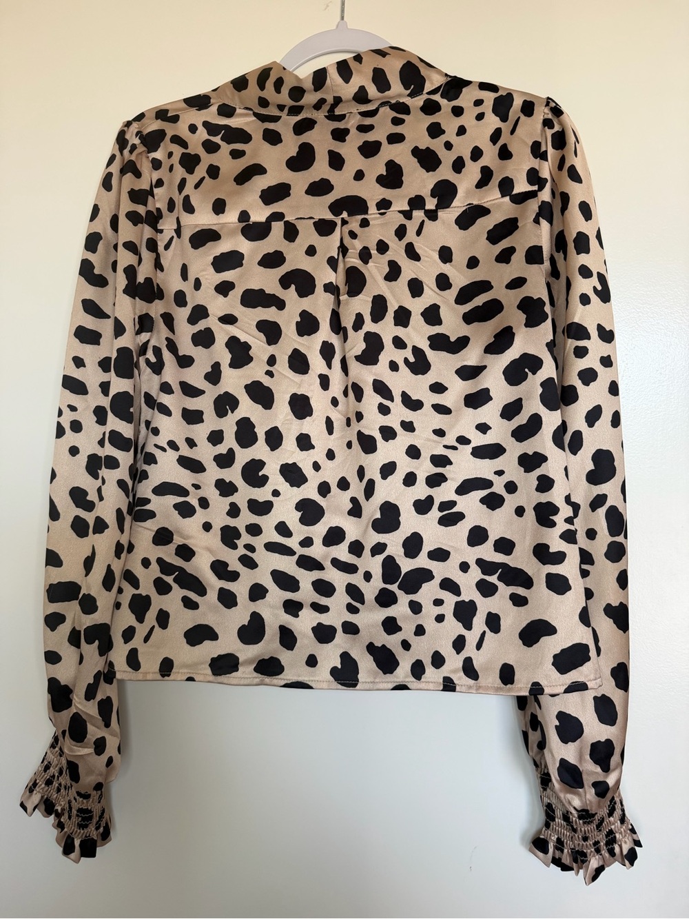 Aqua Beige and Black Leopard Twist Front Blouse - Picture 4 of 4